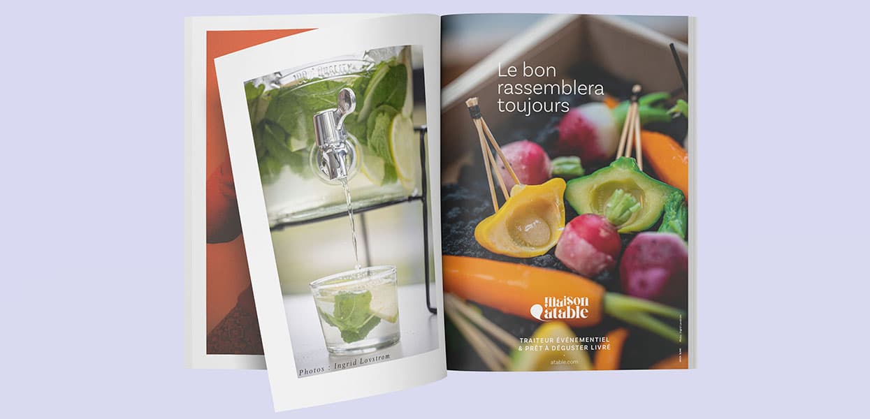mockup d'un magazine présentant une publicité